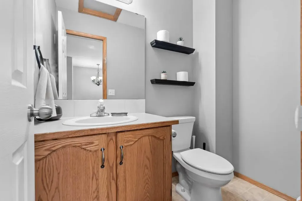 224A 5 Avenue Strathmore AB T1P 1B5