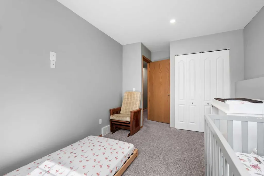 224A 5 Avenue Strathmore AB T1P 1B5