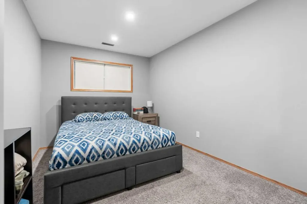 224A 5 Avenue Strathmore AB T1P 1B5