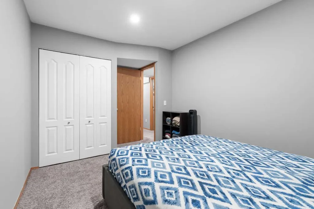224A 5 Avenue Strathmore AB T1P 1B5