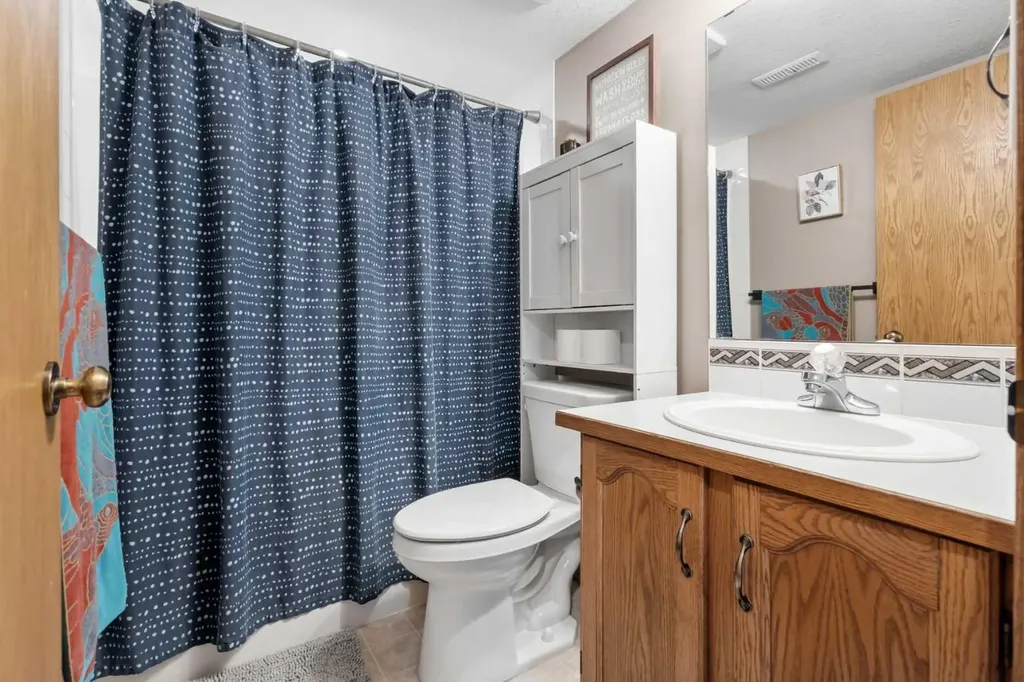 224A 5 Avenue Strathmore AB T1P 1B5