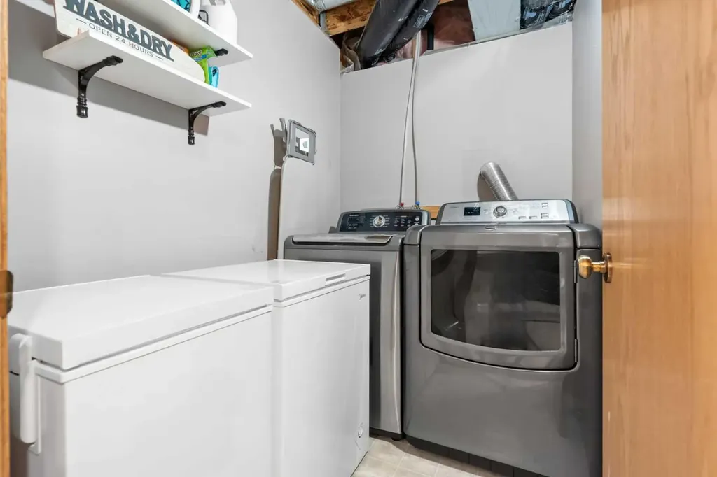 224A 5 Avenue Strathmore AB T1P 1B5