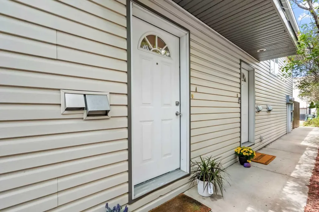 224A 5 Avenue Strathmore AB T1P 1B5