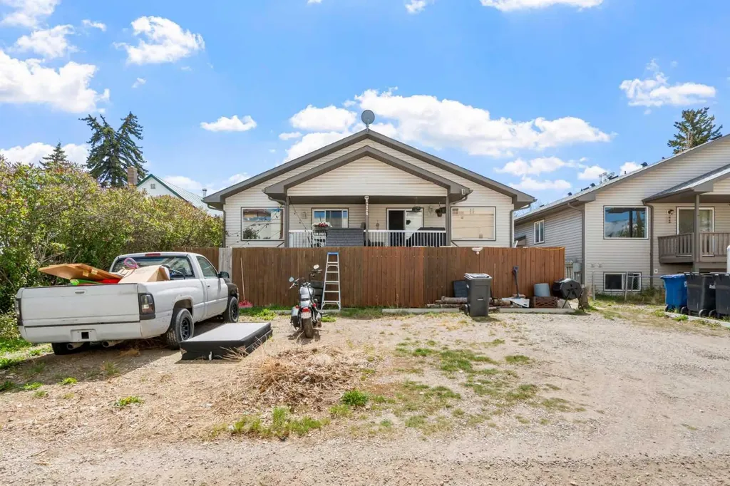 224A 5 Avenue Strathmore AB T1P 1B5