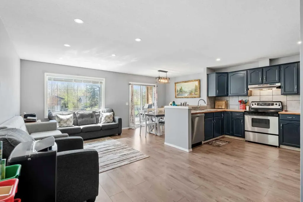 224A 5 Avenue Strathmore AB T1P 1B5