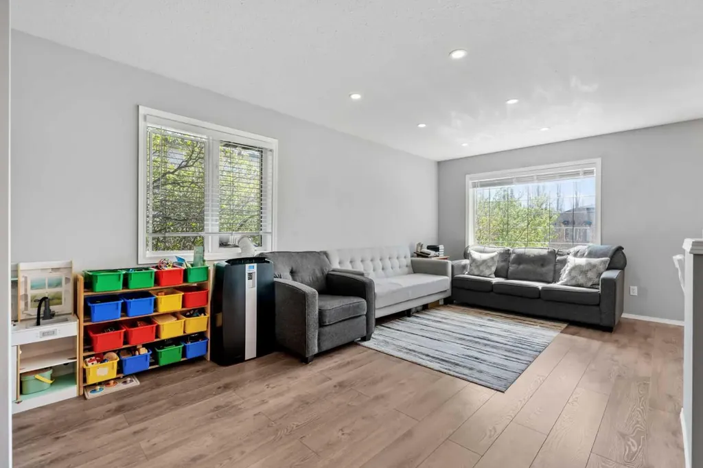 224A 5 Avenue Strathmore AB T1P 1B5