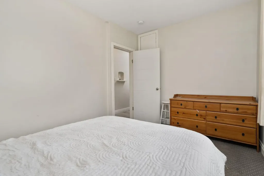 5211 48 Street Camrose AB T4V1M2