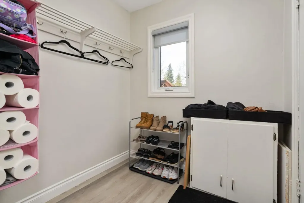 5211 48 Street Camrose AB T4V1M2