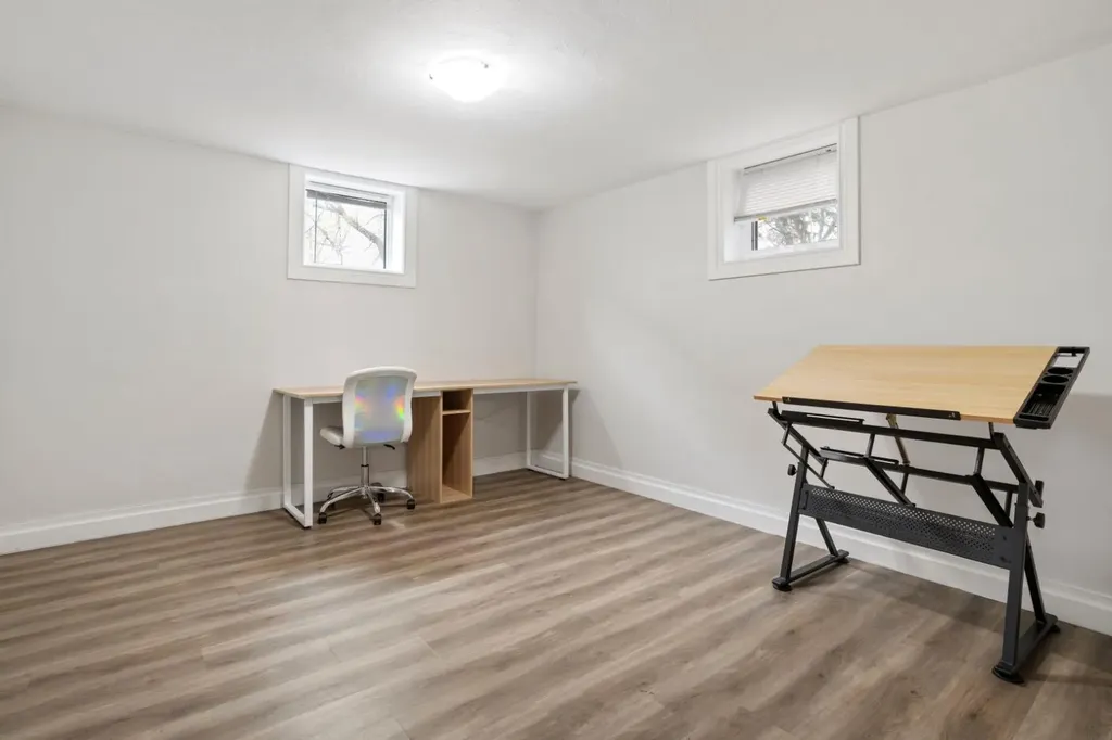 5211 48 Street Camrose AB T4V1M2