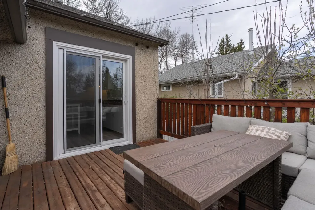 5211 48 Street Camrose AB T4V1M2