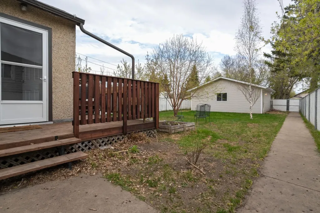 5211 48 Street Camrose AB T4V1M2