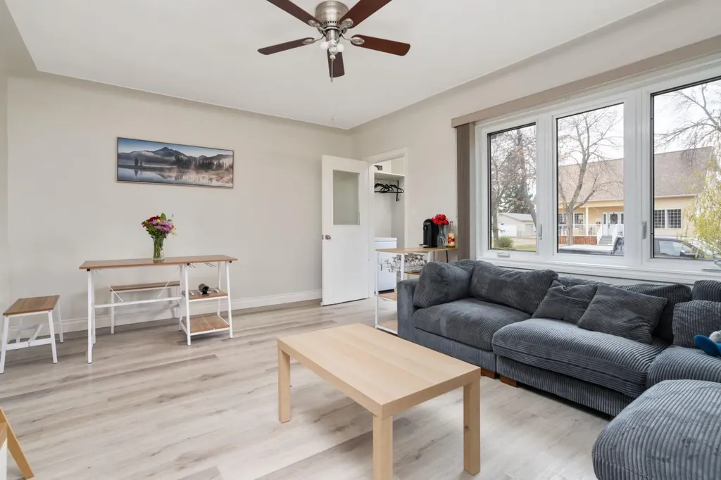 5211 48 Street Camrose AB T4V1M2