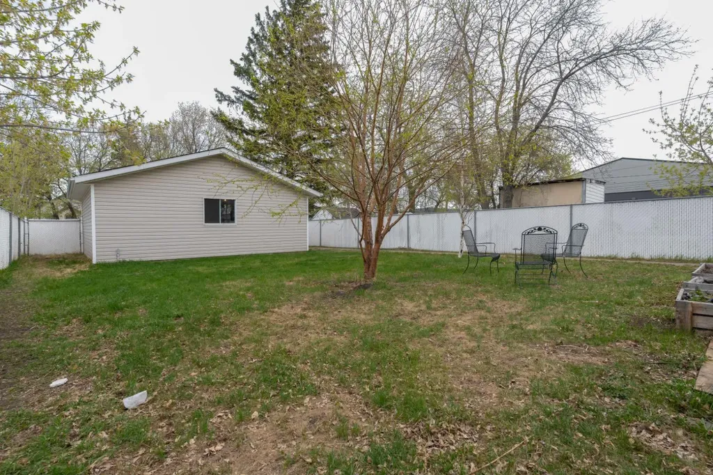 5211 48 Street Camrose AB T4V1M2