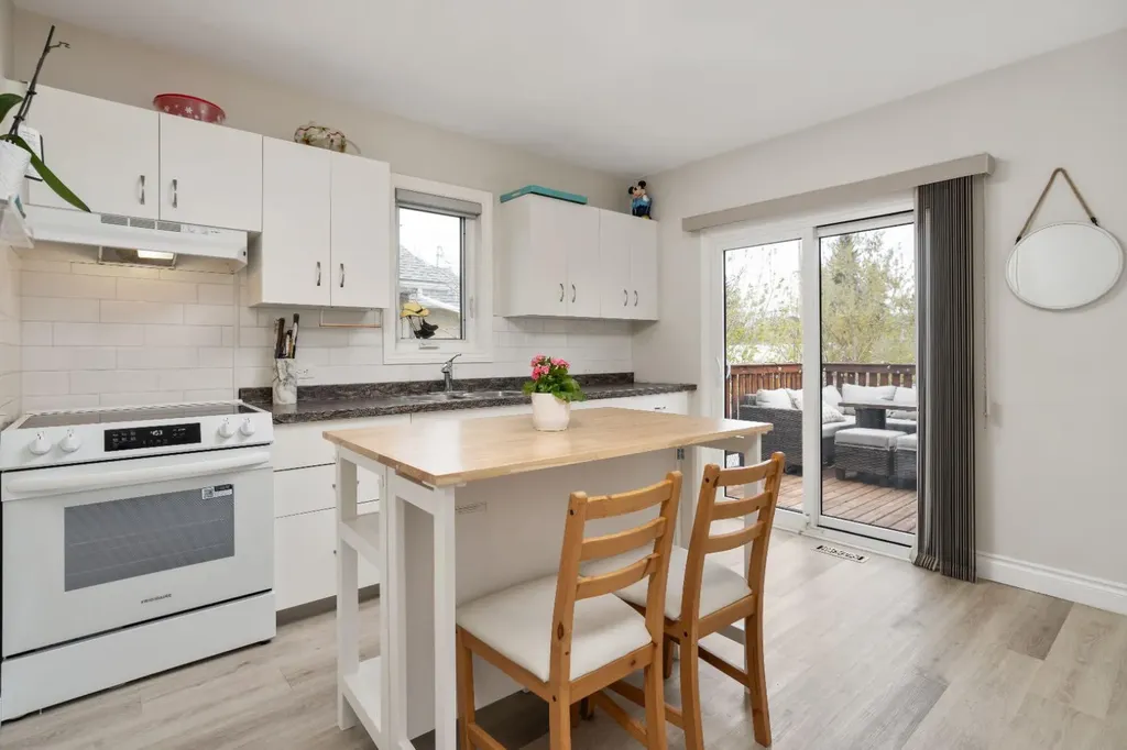 5211 48 Street Camrose AB T4V1M2