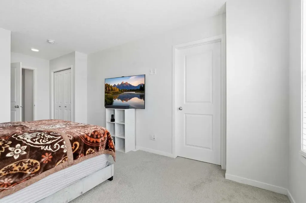200 Corner Meadows Way NE Calgary AB T3N 1Y4