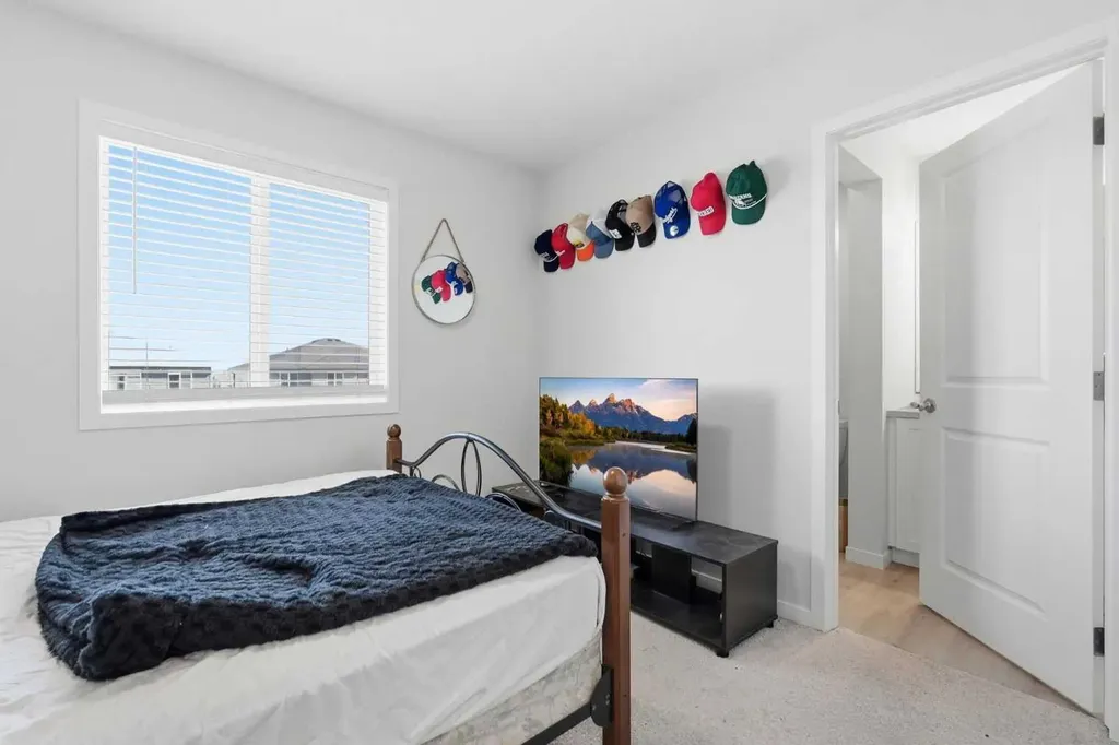 200 Corner Meadows Way NE Calgary AB T3N 1Y4