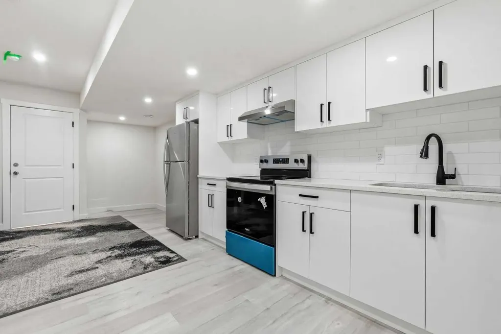 200 Corner Meadows Way NE Calgary AB T3N 1Y4