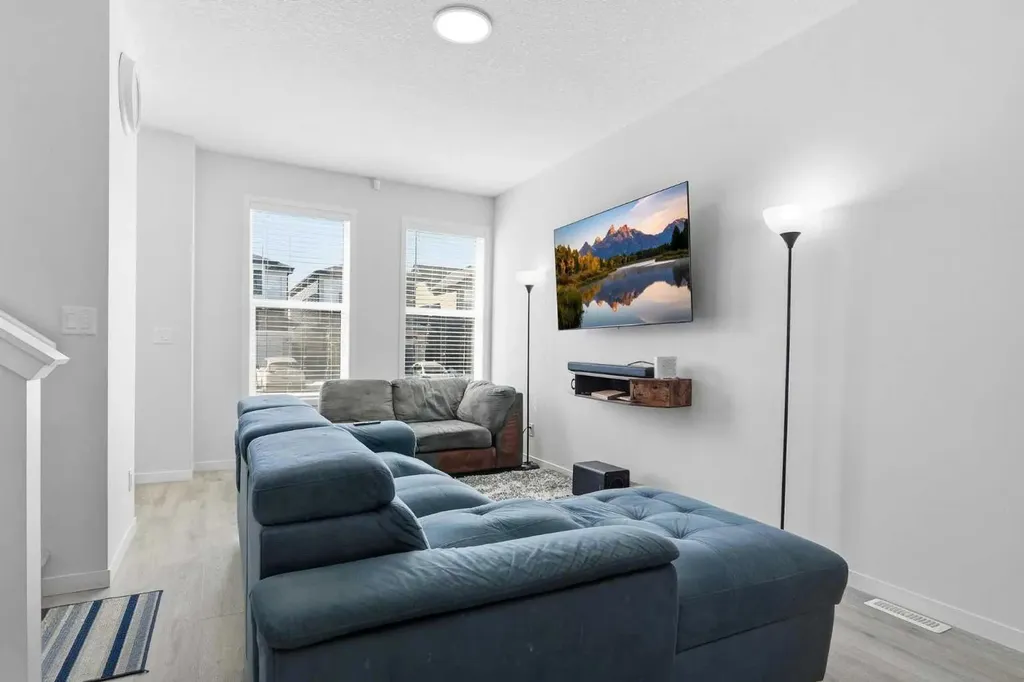 200 Corner Meadows Way NE Calgary AB T3N 1Y4