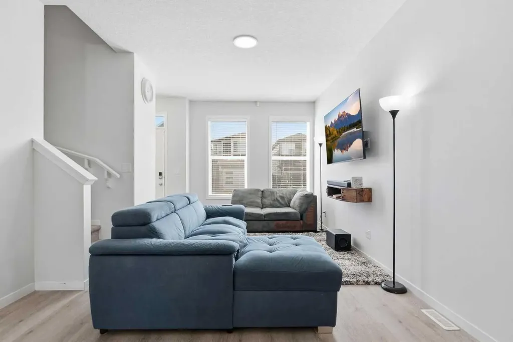 200 Corner Meadows Way NE Calgary AB T3N 1Y4