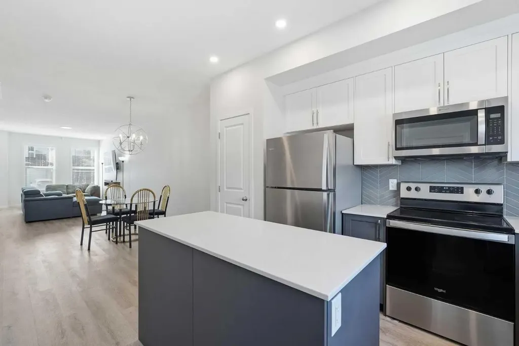 200 Corner Meadows Way NE Calgary AB T3N 1Y4
