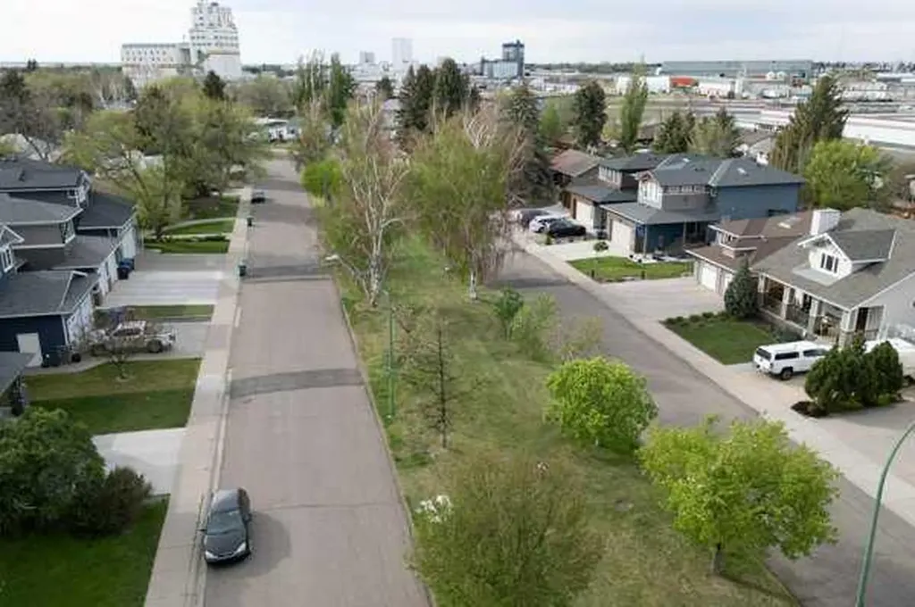 418 Dieppe Boulevard S Lethbridge AB T1J3X1