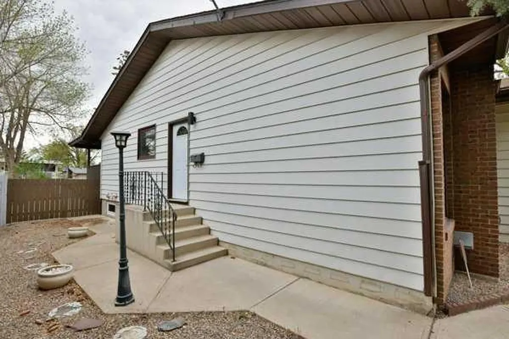 418 Dieppe Boulevard S Lethbridge AB T1J3X1