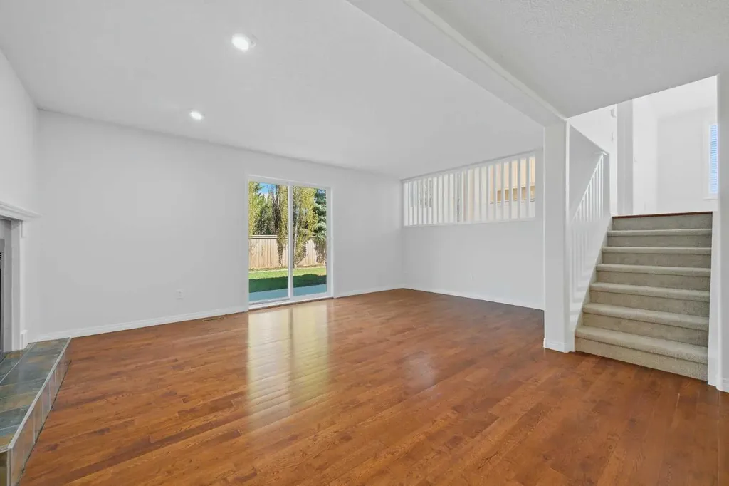 4 Woodstock Road SW Calgary AB T2W 5V8