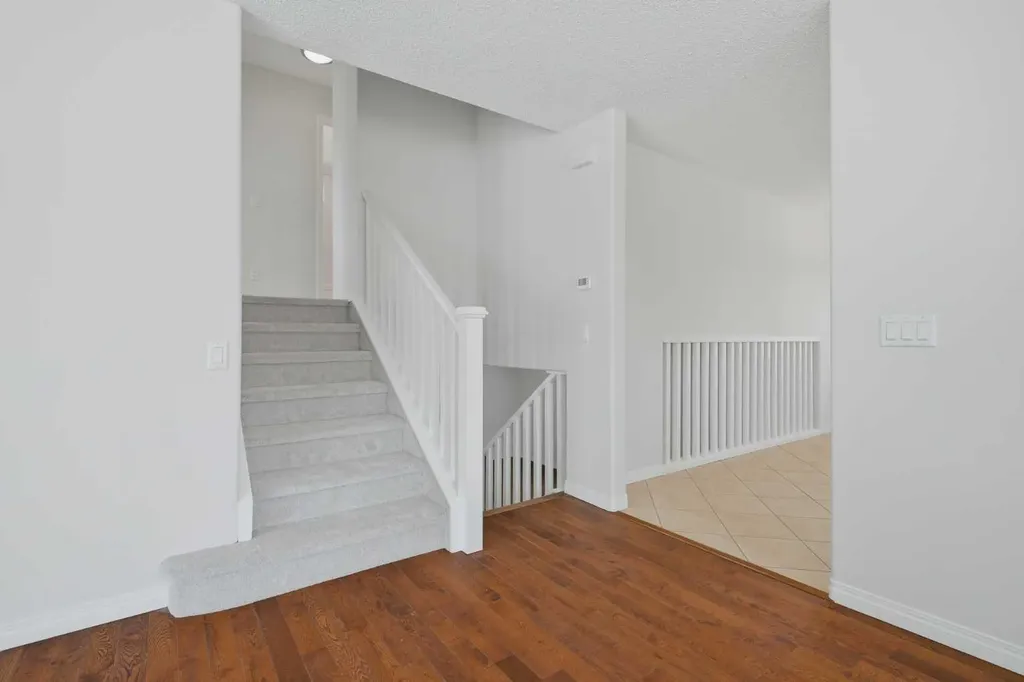 4 Woodstock Road SW Calgary AB T2W 5V8