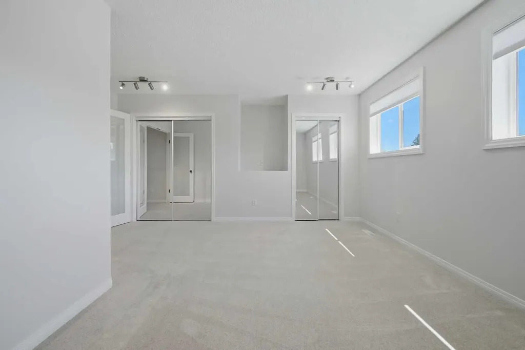 4 Woodstock Road SW Calgary AB T2W 5V8