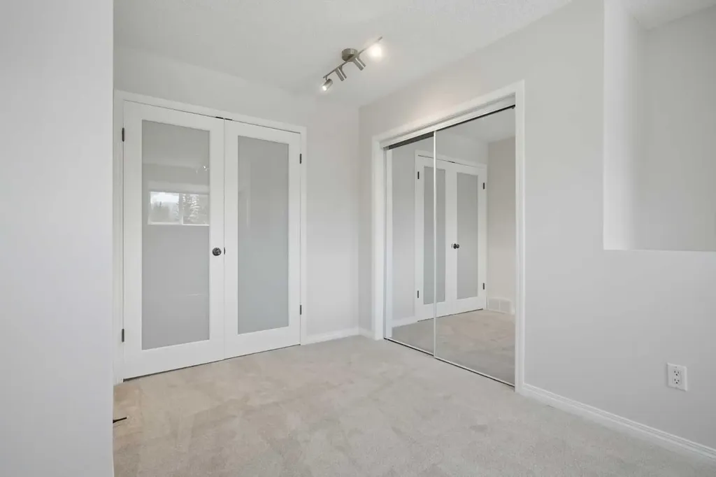 4 Woodstock Road SW Calgary AB T2W 5V8