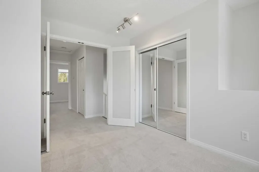 4 Woodstock Road SW Calgary AB T2W 5V8