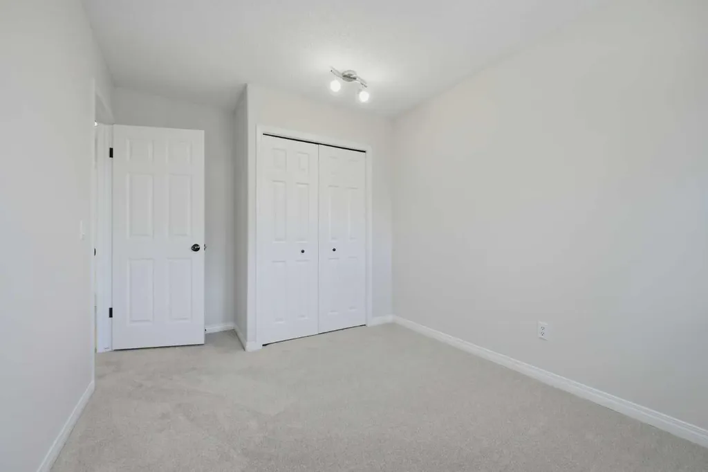 4 Woodstock Road SW Calgary AB T2W 5V8