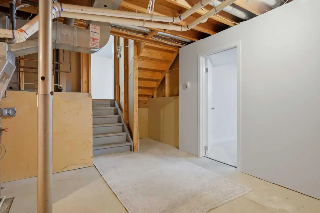 4 Woodstock Road SW Calgary AB T2W 5V8