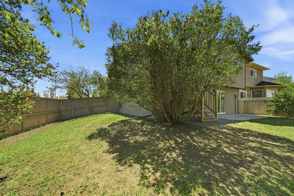 4 Woodstock Road SW Calgary AB T2W 5V8