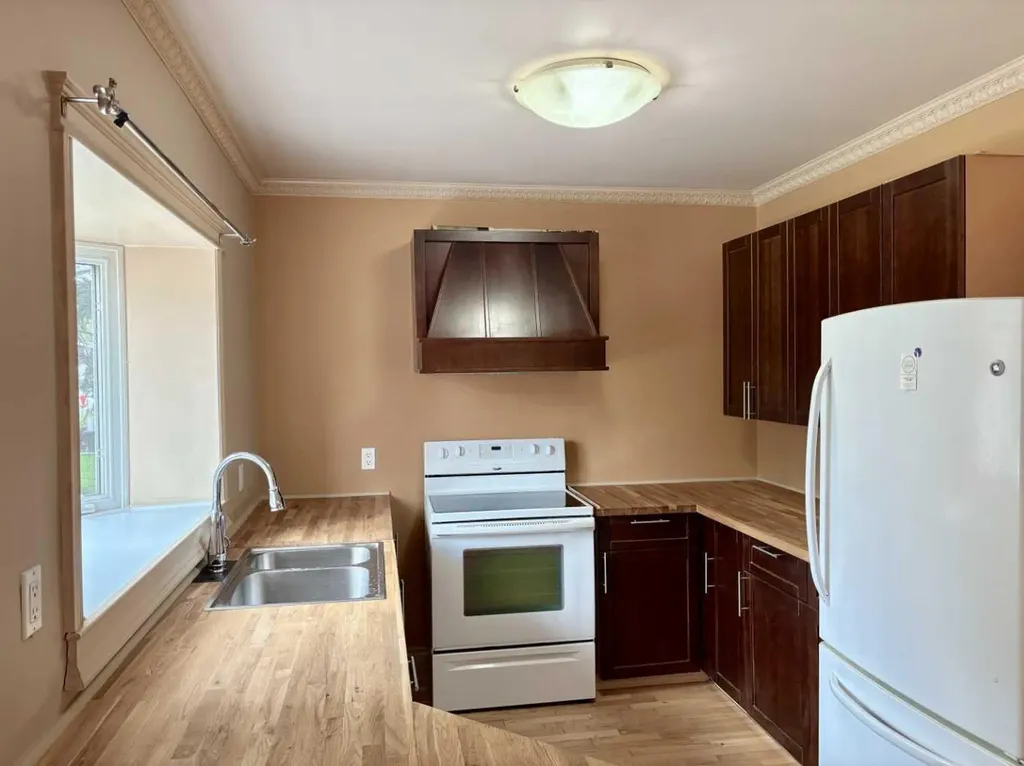 4923 52 Street Innisfree AB T0B 2G0