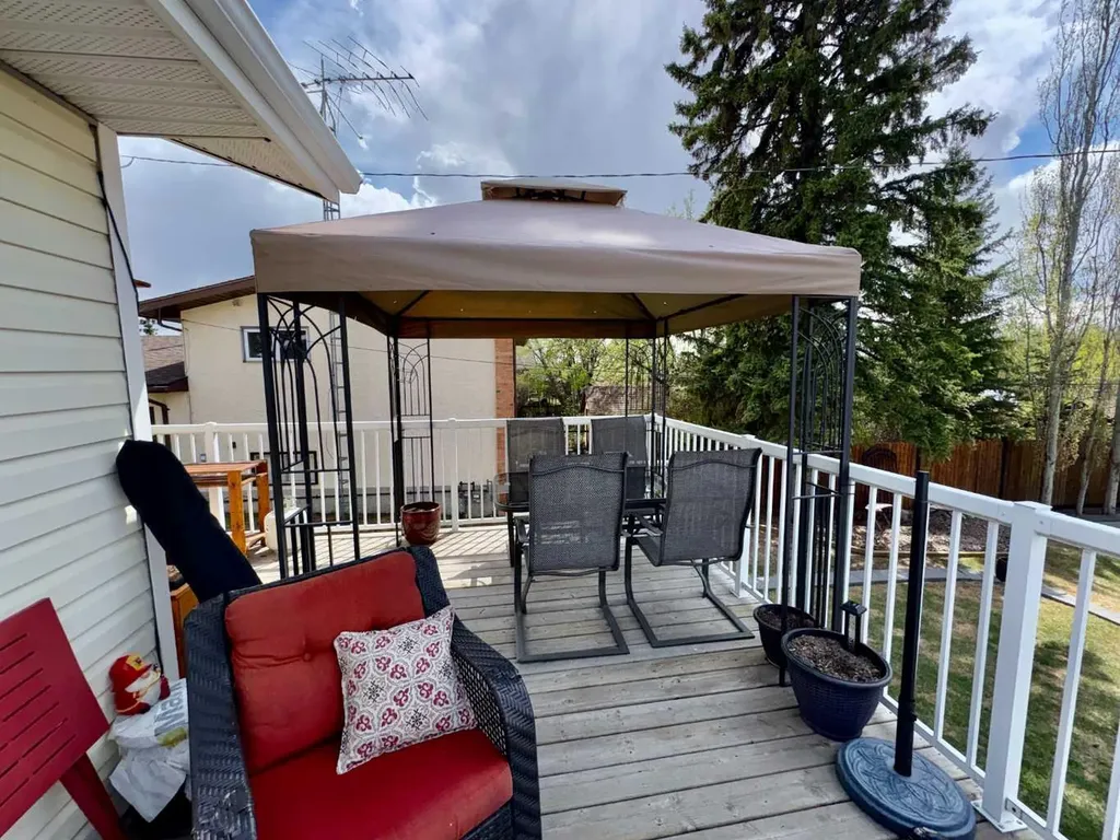 4632 51 Street Mannville AB T0B 2W0