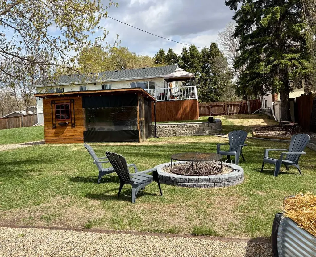 4632 51 Street Mannville AB T0B 2W0