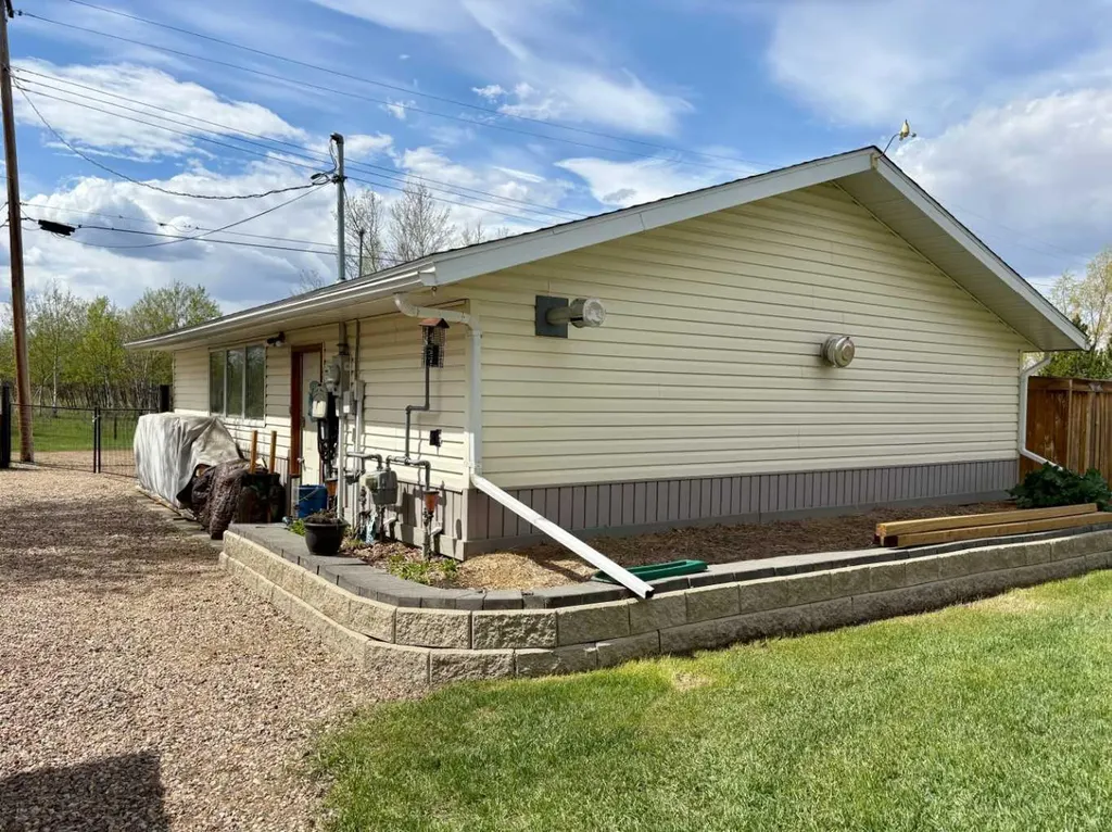 4632 51 Street Mannville AB T0B 2W0