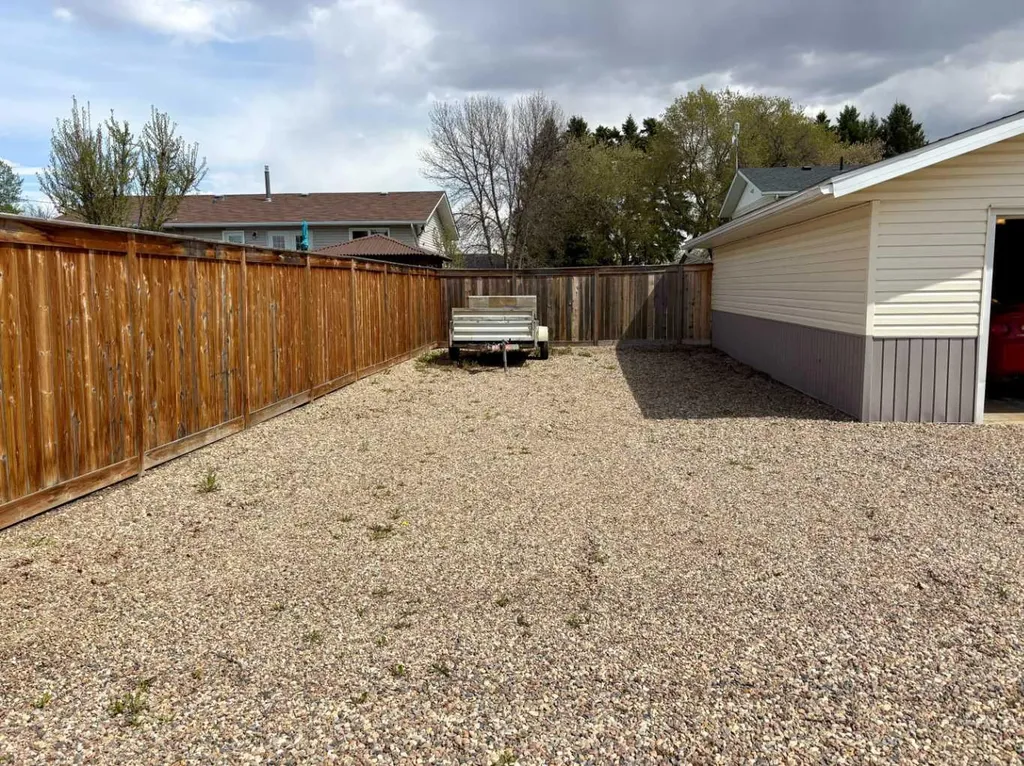 4632 51 Street Mannville AB T0B 2W0