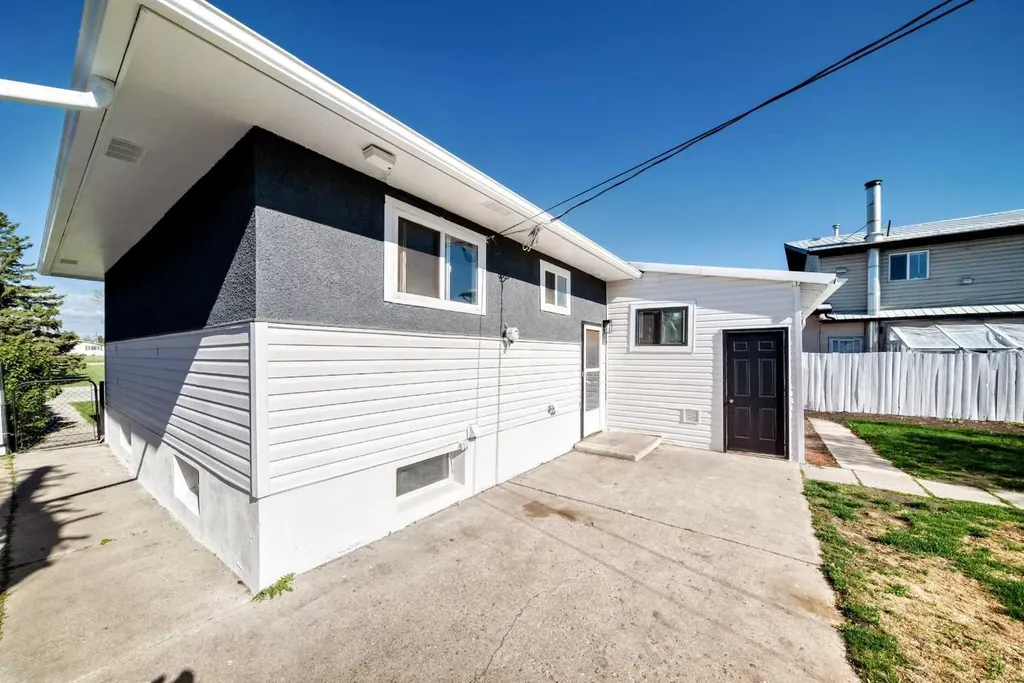 1508 45 Street SE Calgary AB T2A1N2