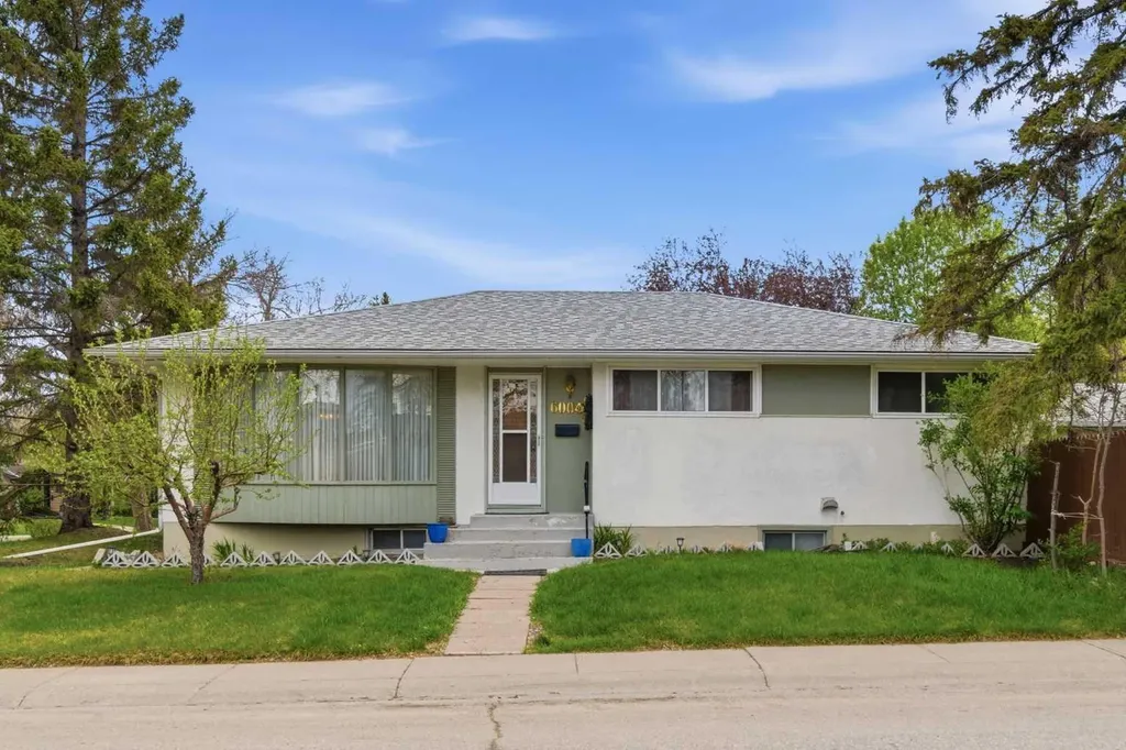 6004 Lloyd Crescent SW Calgary AB T3E 5V7