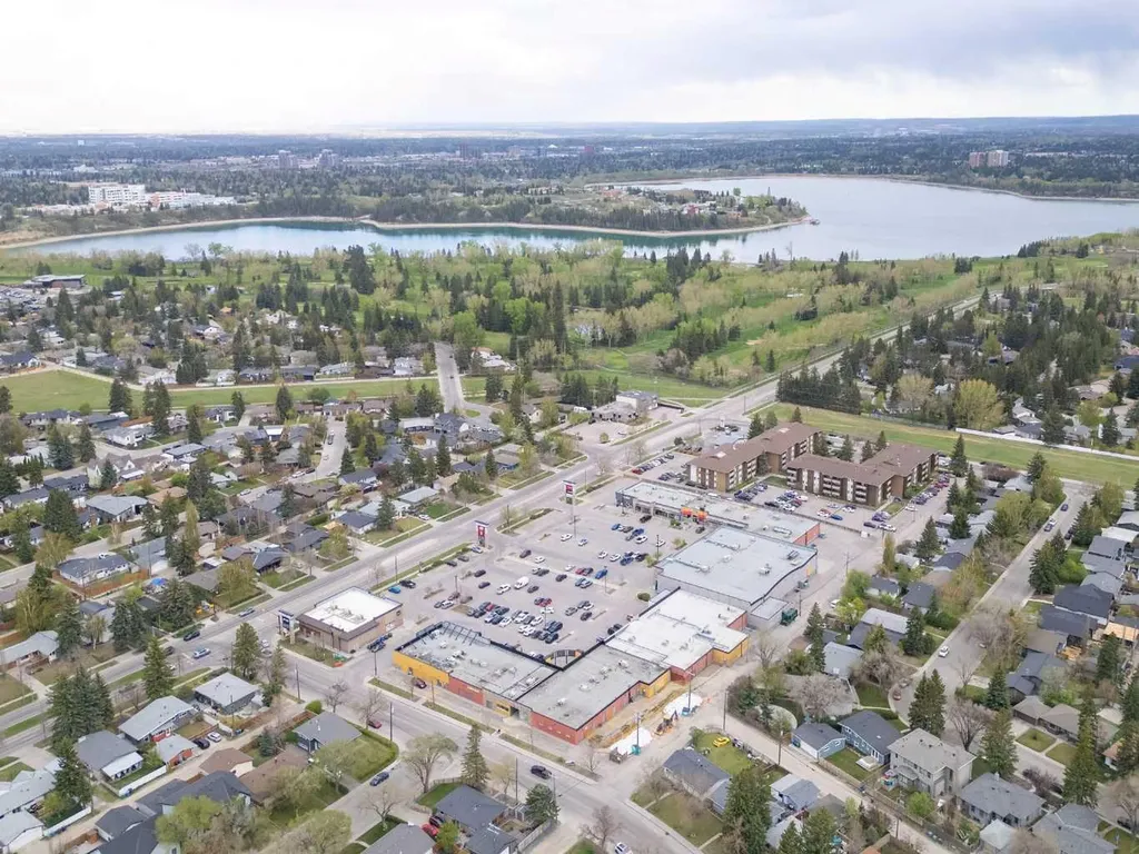 6004 Lloyd Crescent SW Calgary AB T3E 5V7