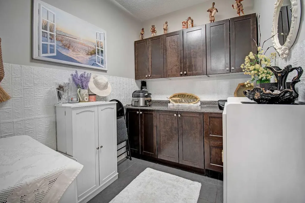 604 East Lake Boulevard NE Airdrie AB T4A 0G6