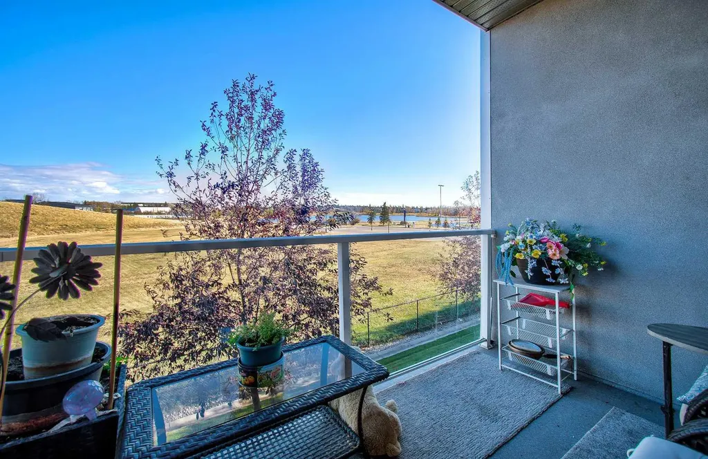 604 East Lake Boulevard NE Airdrie AB T4A 0G6