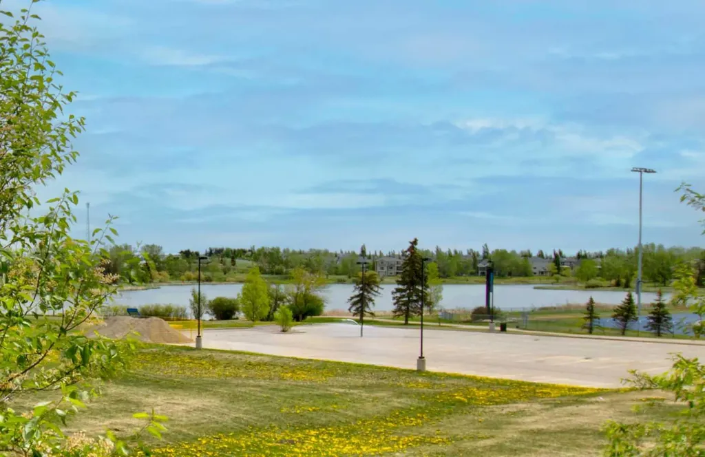 604 East Lake Boulevard NE Airdrie AB T4A 0G6