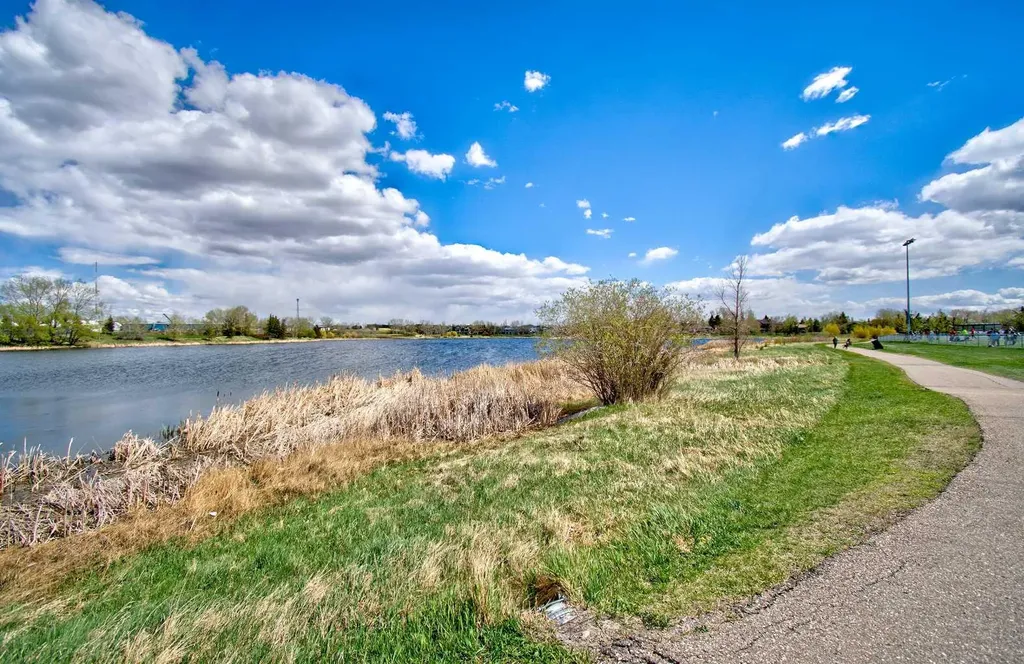 604 East Lake Boulevard NE Airdrie AB T4A 0G6
