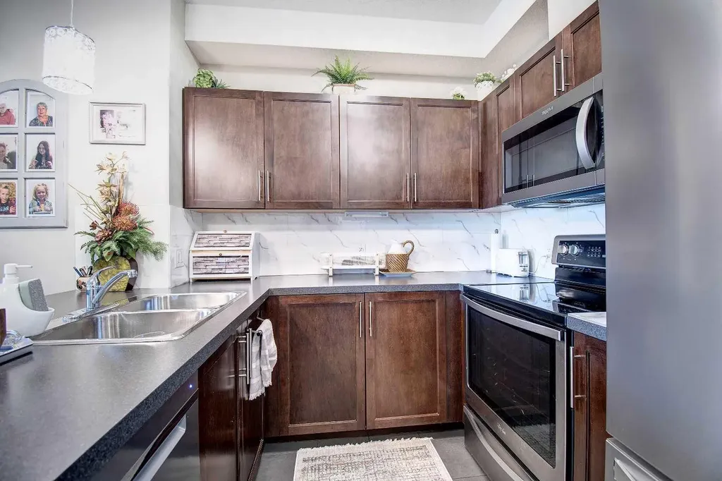 604 East Lake Boulevard NE Airdrie AB T4A 0G6