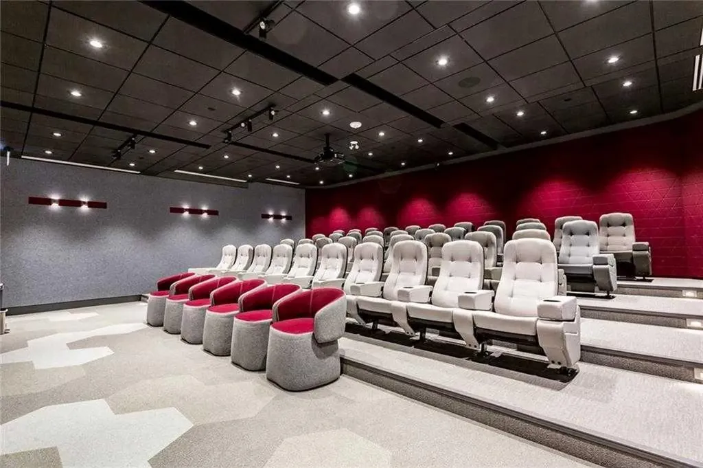 124 Mahogany Centre SE Calgary AB T3M 2Y1