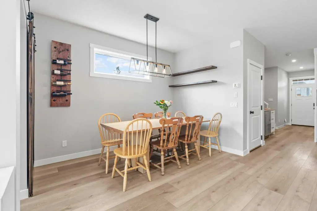 4618 81 Street NW Calgary AB T3B 2P6