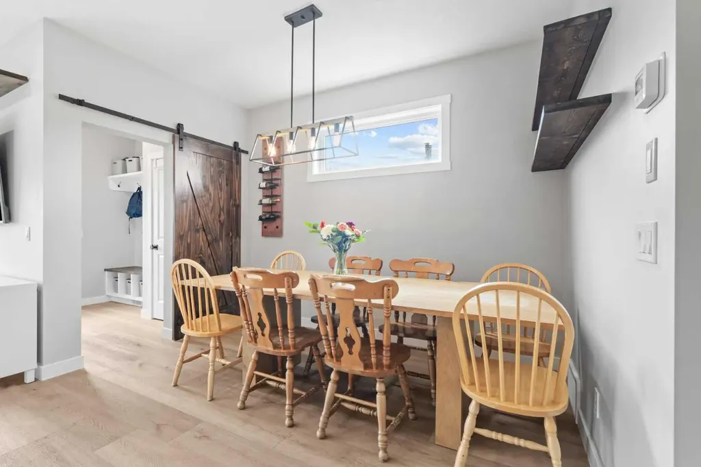 4618 81 Street NW Calgary AB T3B 2P6